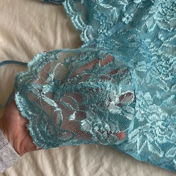[SOLD] VINTAGE la Vie en Rose floral blue lace slip - Picture 4 of 10